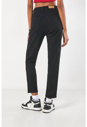 KOAJ PANTALON KOAJ JEAN MOM STA 18627 4/24