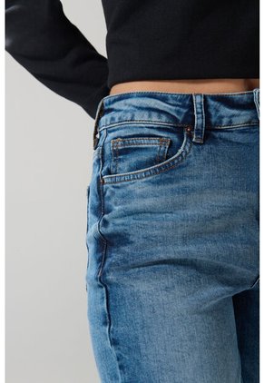 KOAJ PANTALON KOAJ JEAN MOM STA 23476 2/25