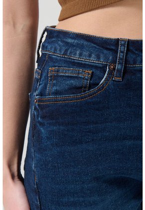 KOAJ PANTALON KOAJ JEAN MOM STA  25552 M 3/25