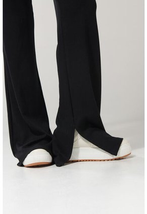 KOAJ PANTALON KOAJ FLARE MODA 21847 2/25