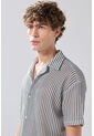 KOAJ Camisa Cuello Resort Blanca Con Rayas Negras Y Botones de Koaj