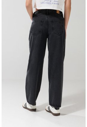 PANTALON KOAJ JEAN BARREL 24173 M 2/25