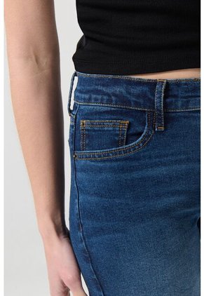 KOAJ SHORT KOAJ JEAN GIRLFRIEND 25829 3/25