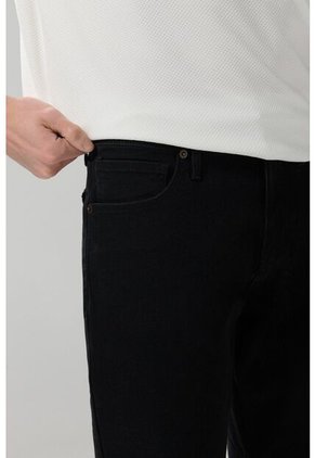 KOAJ PANTALON KOAJ JEAN SLIM 29231 4/25