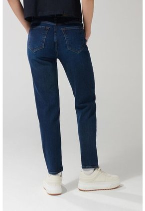 KOAJ PANTALON KOAJ JEAN MOM STA 23350 2/25