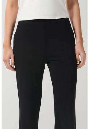 KOAJ PANTALON KOAJ FLARE MODA 21847 2/25