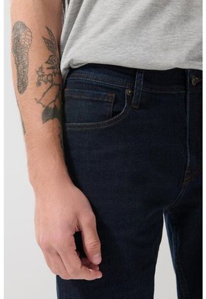 KOAJ PANTALON KOAJ JEAN SLIM 20944 1/25