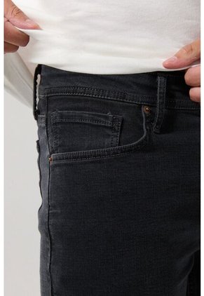 KOAJ PANTALON KOAJ JEAN SLIM 28117 4/25