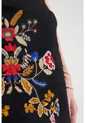 KOAJ-FALDA KOAJ TRIXIE 4/21