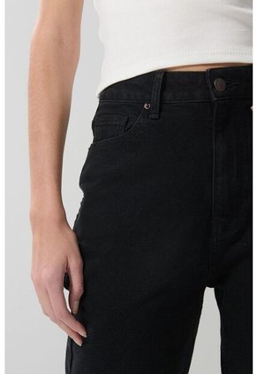 KOAJ PANTALON KOAJ JEAN MOM STA 22828 2/25