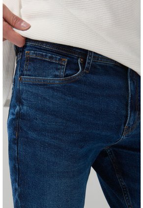 KOAJ PANTALON KOAJ JEAN SLIM 29704 4/25