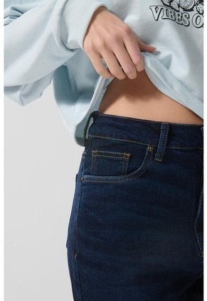 KOAJ PANTALON KOAJ JEAN MOM STA 22838 2/25