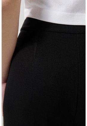 KOAJ PANTALÓN KOAJ BOTA RECTA 25174 M 3/25