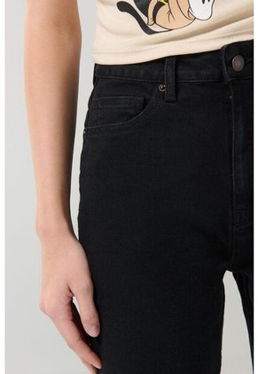 KOAJ PANTALON KOAJ JEAN MOM STA 23473 2/25