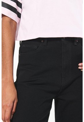 KOAJ PANTALON KOAJ JEAN MOM STA 13010 3/24
