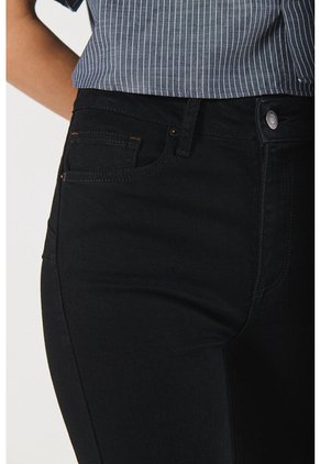 KOAJ PANTALON KOAJ PUSH UP FB 16400 4/24