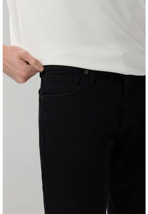 KOAJ PANTALON KOAJ JEAN SLIM 29231 4/25