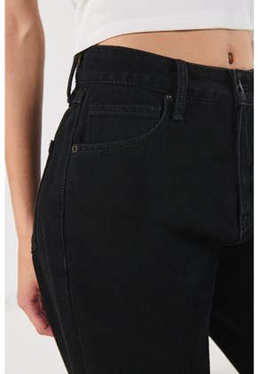 KOAJ PANTALON KOAJ JEAN 90S 14400 4/24