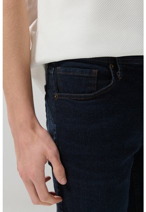KOAJ PANTALON KOAJ JEAN SLIM 29232 4/25