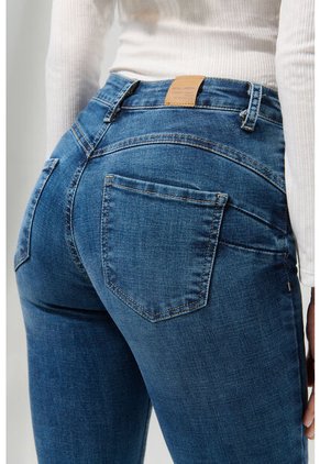 KOAJ PANTALON KOAJ JEAN PUSH UP 27338 3/25