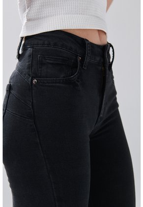 KOAJ PANTALON KOAJ JEAN PUSH UP 31869 1/26