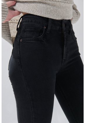 KOAJ PANTALON KOAJ JEAN PUSH UP 31841 1/26