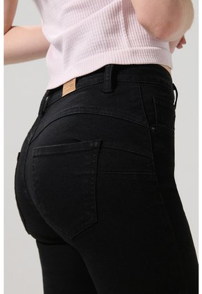 KOAJ PANTALON KOAJ JEAN PUSH UP 28380 4/25