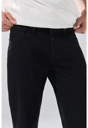 KOAJ PANTALON KOAJ JEAN SLIM 32636 2/26
