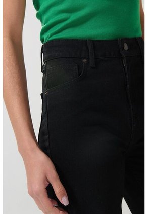 PANTALON KOAJ JEAN 90S 23485 2/25