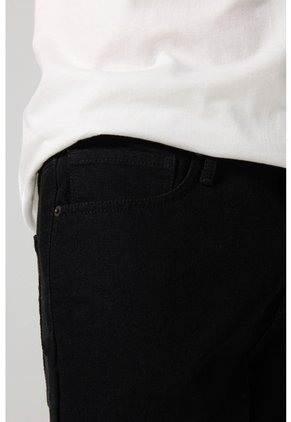 KOAJ PANTALON KOAJ JEAN 90s 28703 4/25