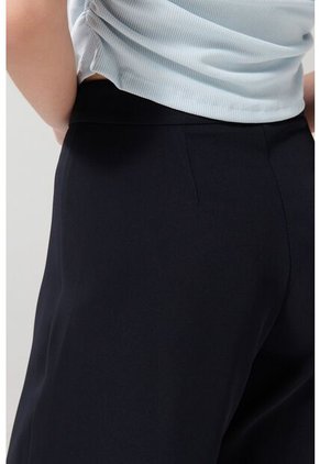 PANTALÓN KOAJ BOTA RECTA 23112 M 2/25