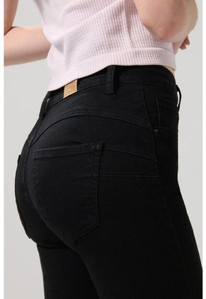 KOAJ PANTALON KOAJ JEAN PUSH UP 28380 4/25