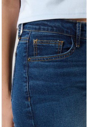 SHORT KOAJ JEAN GIRLFRIEND 26781 3/25