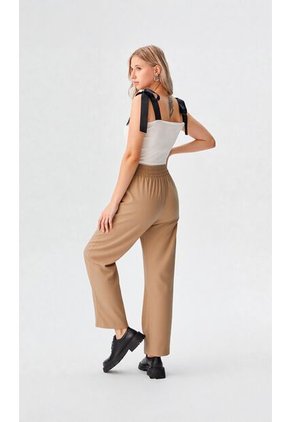 Capri Para Mujer Beige Marca L&H Ref. 2J426071