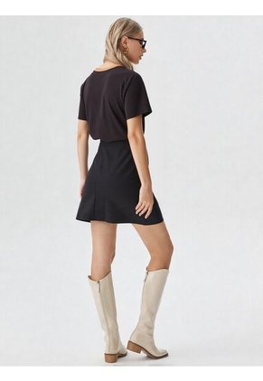 Camiseta Para Mujer Manga Corta Negro Marca L&H Ref. 2Bw409002