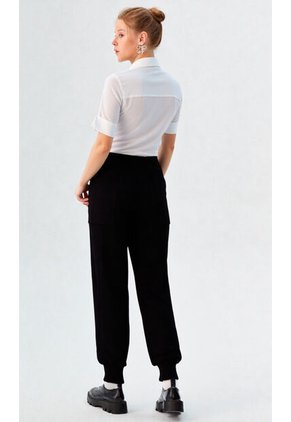 Pantalon Para Mujer Negro Marca L&H Ref. 2Tk407001