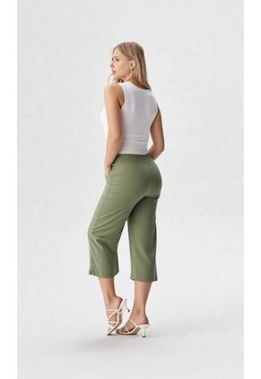 Capri Para Mujer Verde Marca L&H Ref. 1F426082