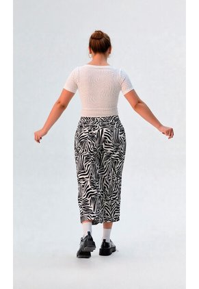 Capri Para Mujer. Negro Marca L&H Ref. 1F626024