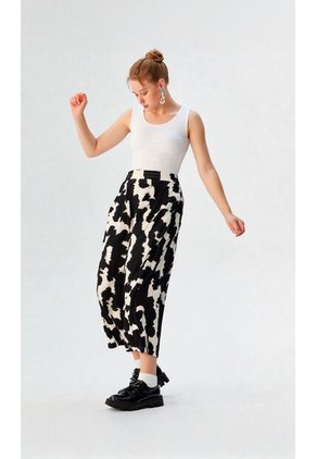 Capri Para Mujer Negro Marca L&H Ref. 7D426002