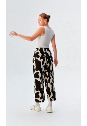 Capri Para Mujer Negro Marca L&H Ref. 7D426002