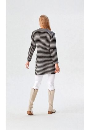 Chilango Para Mujer Manga Larga Negro Marca L&H Ref. 2J436011