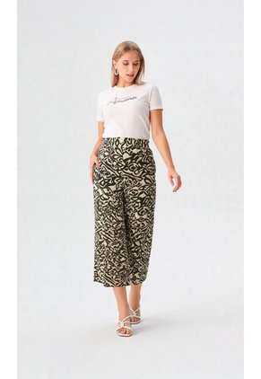 Capri Para Mujer Verde Marca L&H Ref. 2J426068