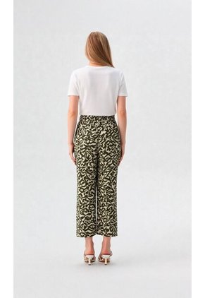 Capri Para Mujer Verde Marca L&H Ref. 2J426068