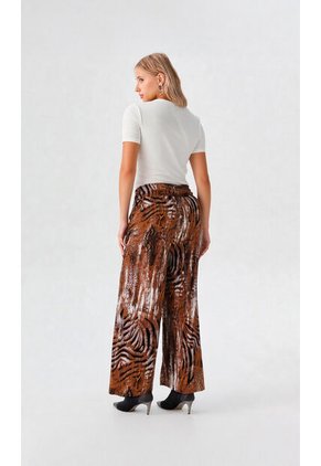 Capri Para Mujer Cafe Marca L&H Ref. 2J426069