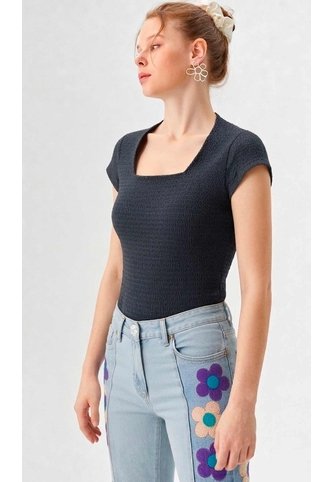 Camiseta Para Mujer Manga Corta Negro Marca L&H Ref. 4R409229 L&H