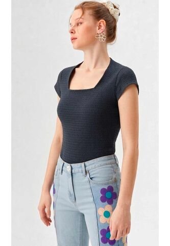 Camiseta Para Mujer Manga Corta Negro Marca L&H Ref. 4R409229 L&H