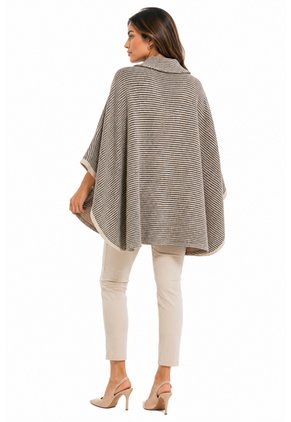 Capa Para Mujer Beige Marca L&H Ref. 4E434096