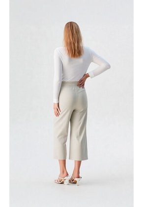 Capri Para Mujer Beige Marca L&H Ref. 1F426088