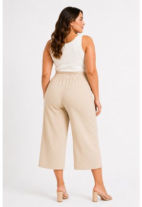 Capri Para Mujer.  Beige Marca L&H Ref. 2J626026