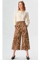 Capri Para Mujer Cafe Marca L&H Ref. 1F426090 de L&H
